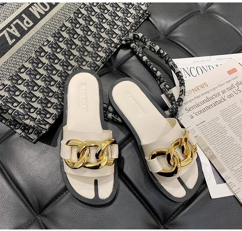 

New Summer Slippers Women Fashion Metal Chain Decorated Flat Slides Casual Shoes Outdoor Slides Big Size 35-40 Zapatillas Mujer