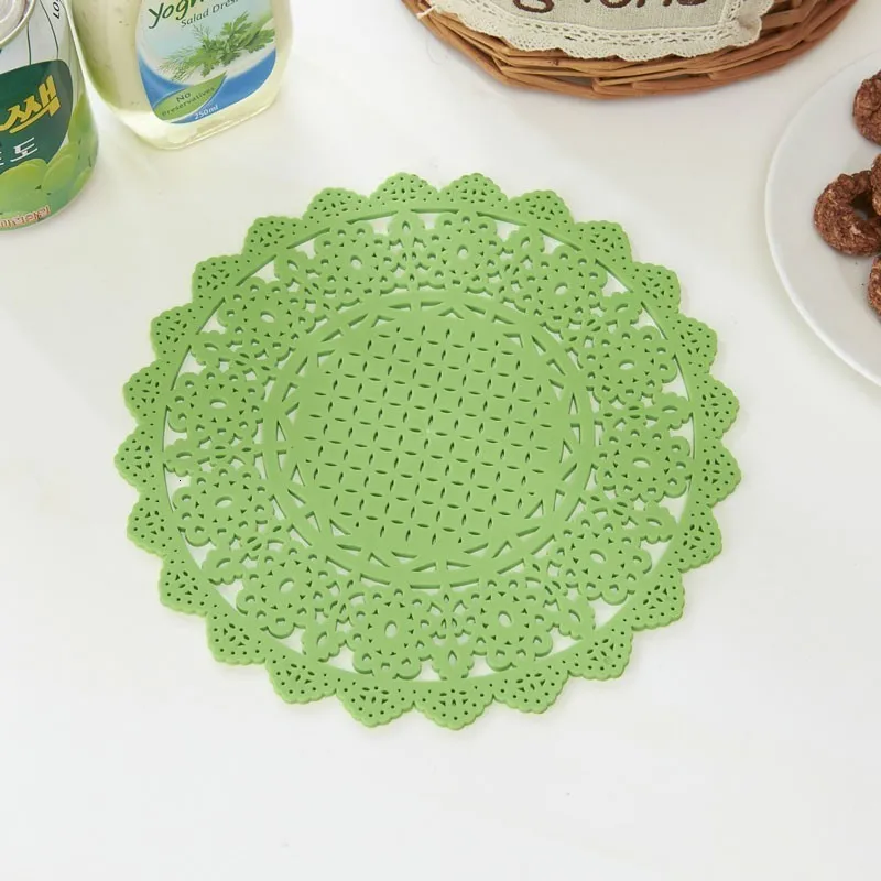 Горячий подстаканник конфетного цвета ажурная кружевная силиконовая подставка
