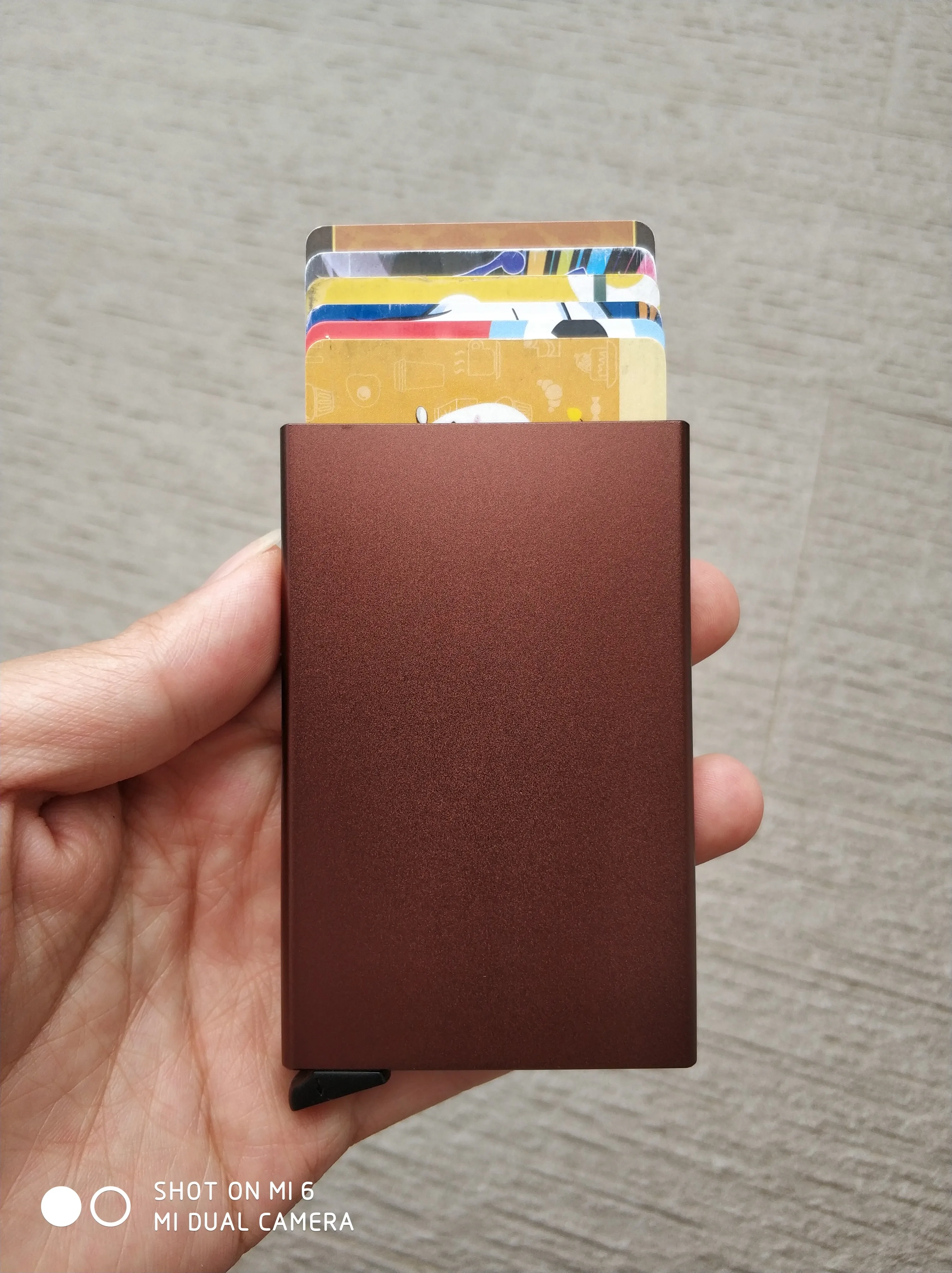 2020 качественный Автоматический алюминиевый держатель для кредитных карт