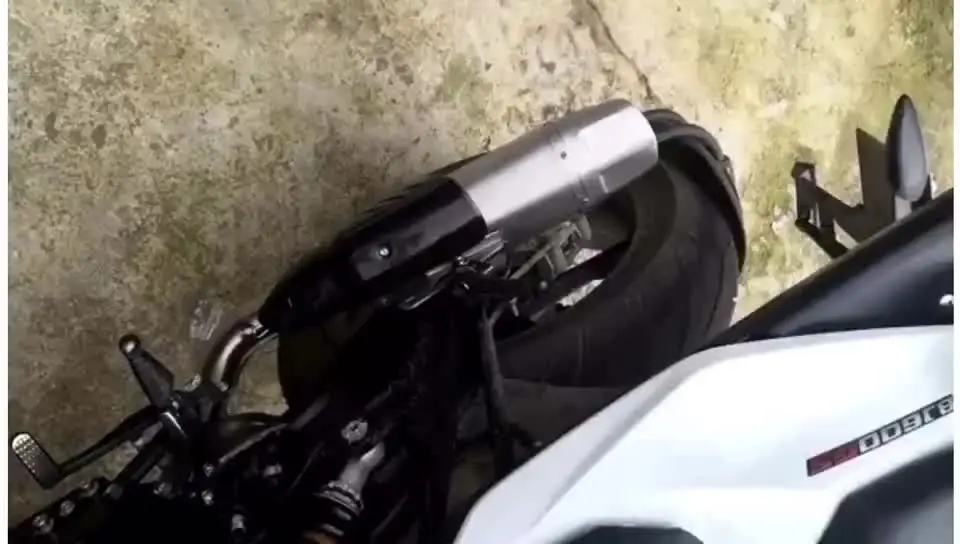 

China factory modified motorcycle exhaust silencer with middle pipe for Yamahaha R3/R25/MT03 curved exhaust pipe with Akrpovic