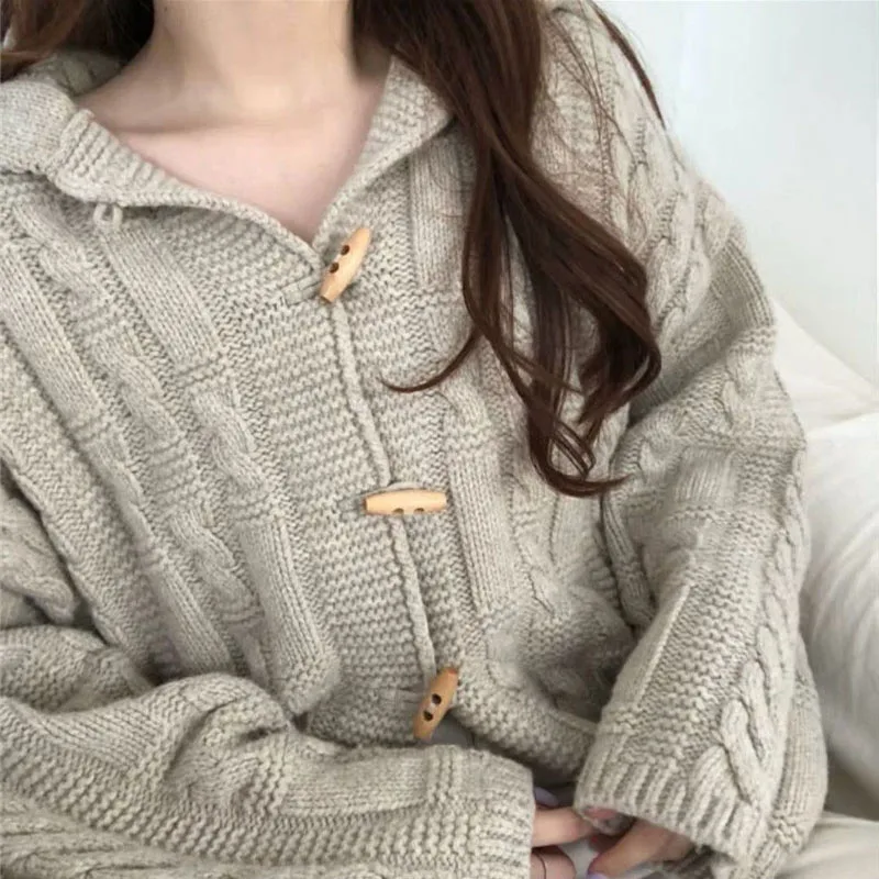 Knitted wool sweater female winter 2019 new Korean version of the loose long sleeved horn buckle rod women's cardigan |