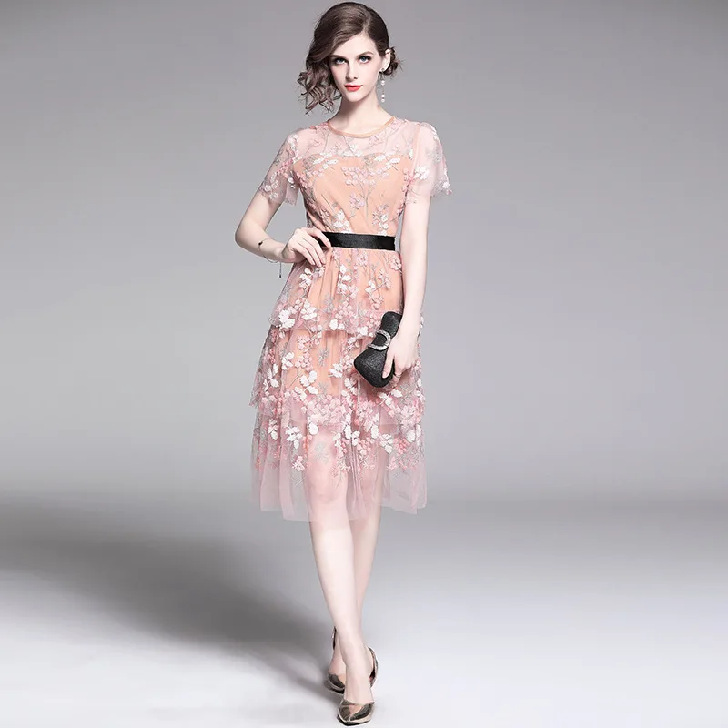 Женское многослойное платье выше колена розовое из тюля с цветочным принтом и