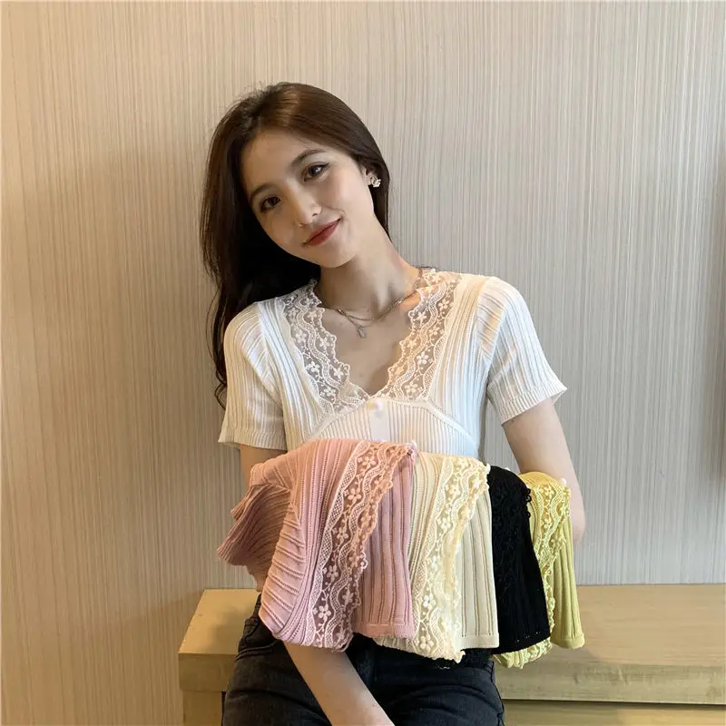 

Knit Short-sleeved T-shirt Women's Solid Color Design Summer 2021 New Lace Stitching V-neck Commuter Fashion Tight-fitting Tops