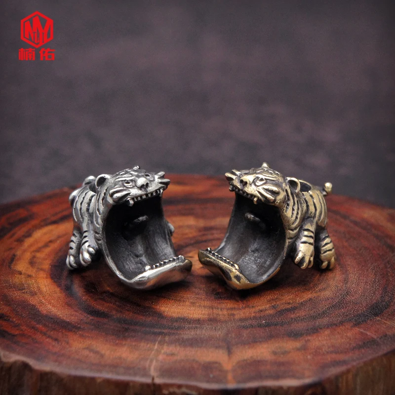 

1PC Big Mouth Tiger Retro Brass Knife Beads Lanyard Pendant Paracord Umbrella Rope Bracelet Flashlight EDC Pendant Accessories