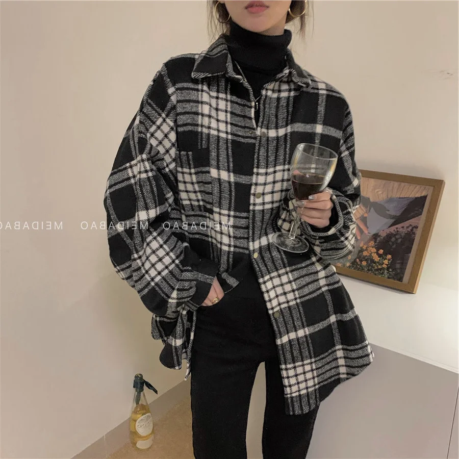 Женская утепленная рубашка в черно-белую клетку на осень и зиму - купить по