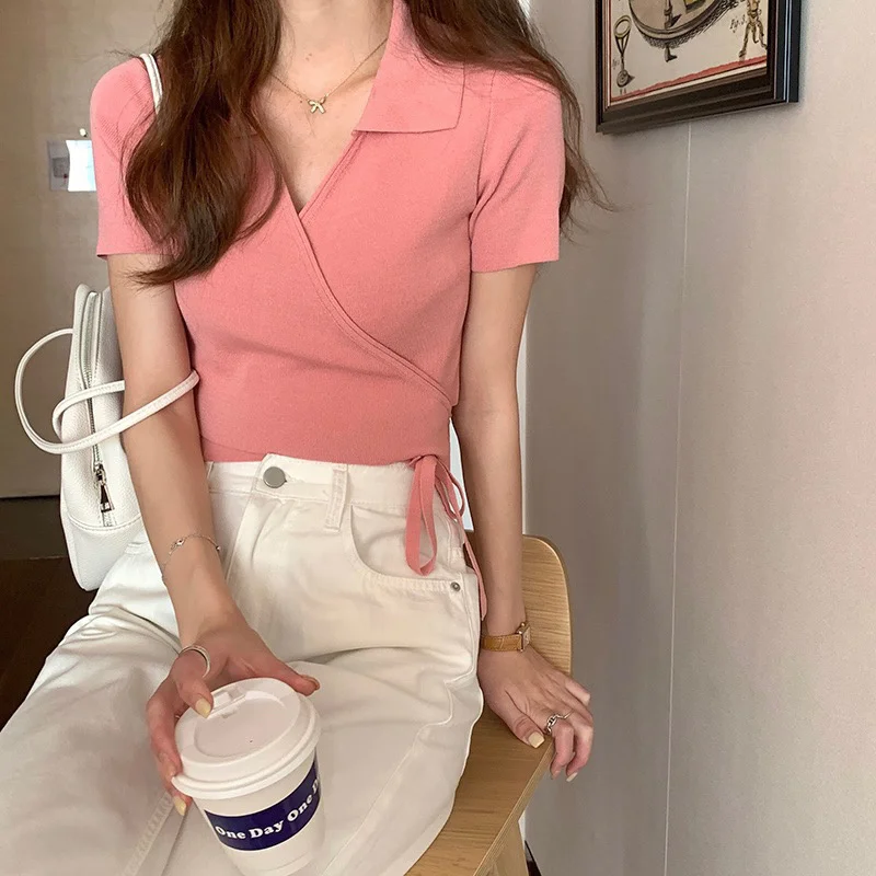 Тонкая трикотажная короткая футболка Корейская облегающая с V-образным вырезом