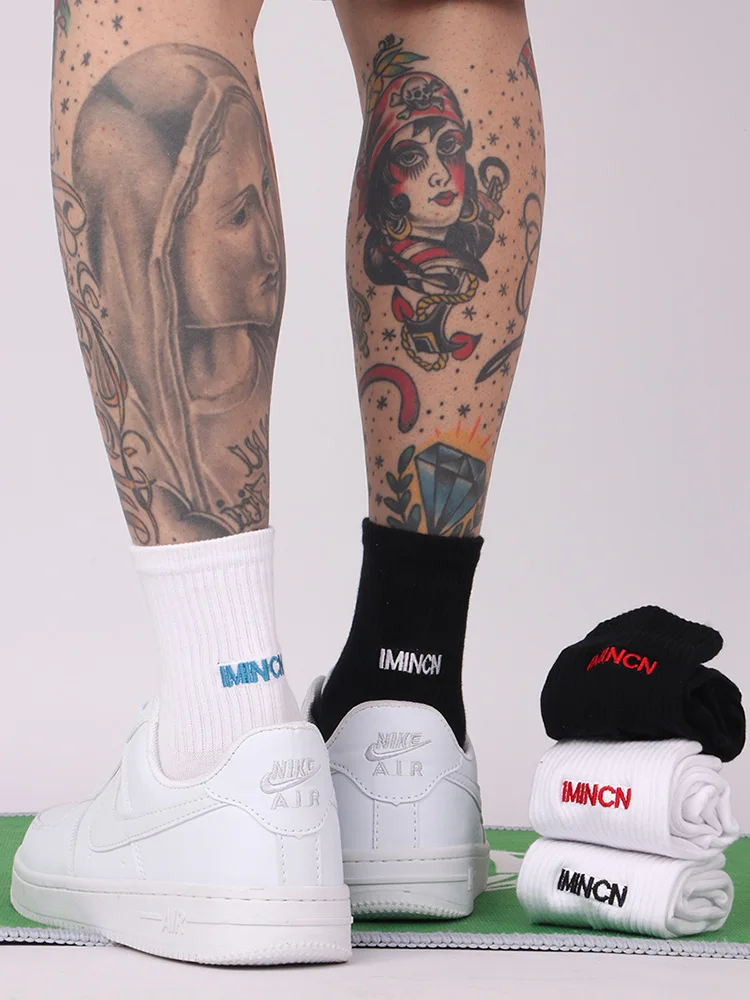 

3 pairs Embroidered Letters in men tube sock INS trend spring summer versatile street movement popular logo Cotton Women SOCKS