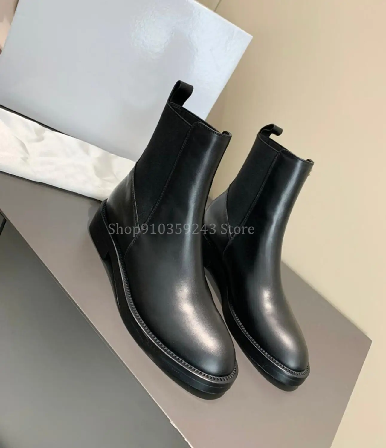 

Female leather short boots, simple style, fashionable