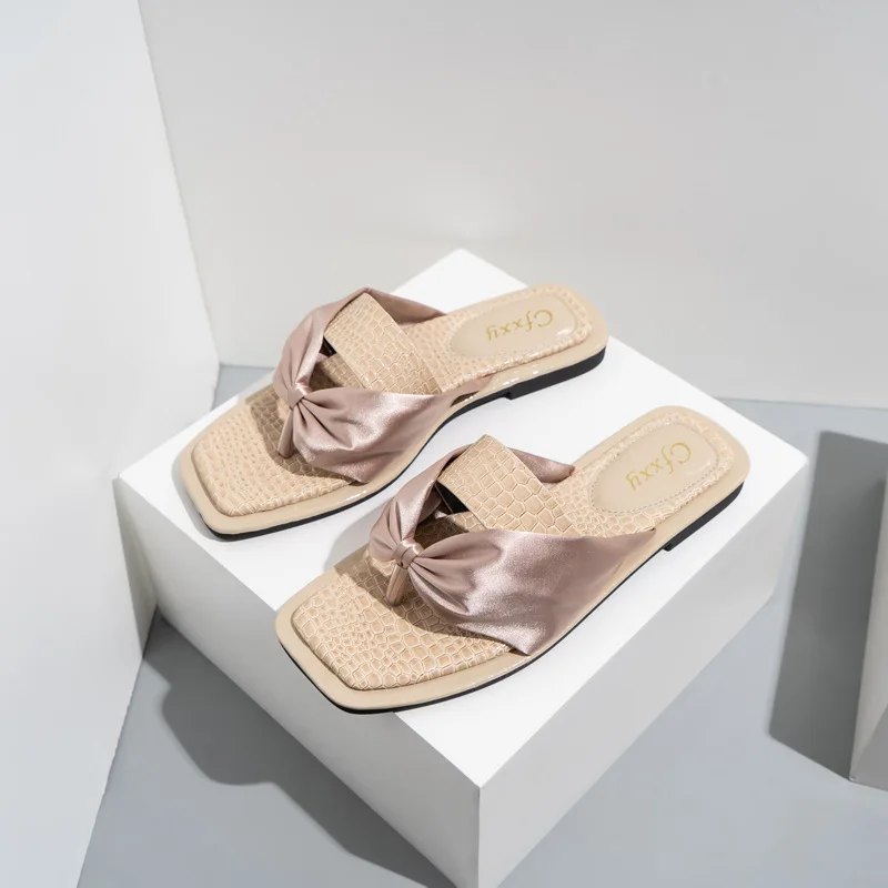 

Summer Slippers New Flat Designer Fashion Ribbon Bowknot Open Toe Stone Pattern Women Shoes Sandals Women 2021 Large Size