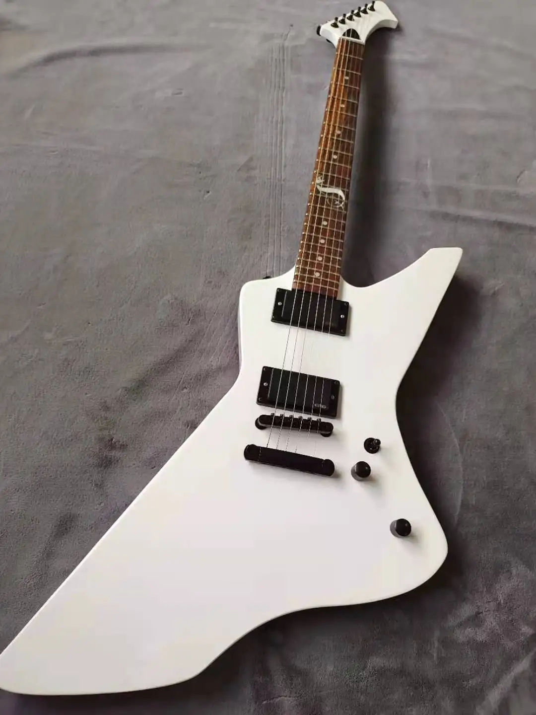 

High-quality electric guitar, flying guitar, white, SNAKEBYTE, in stock, free shipping