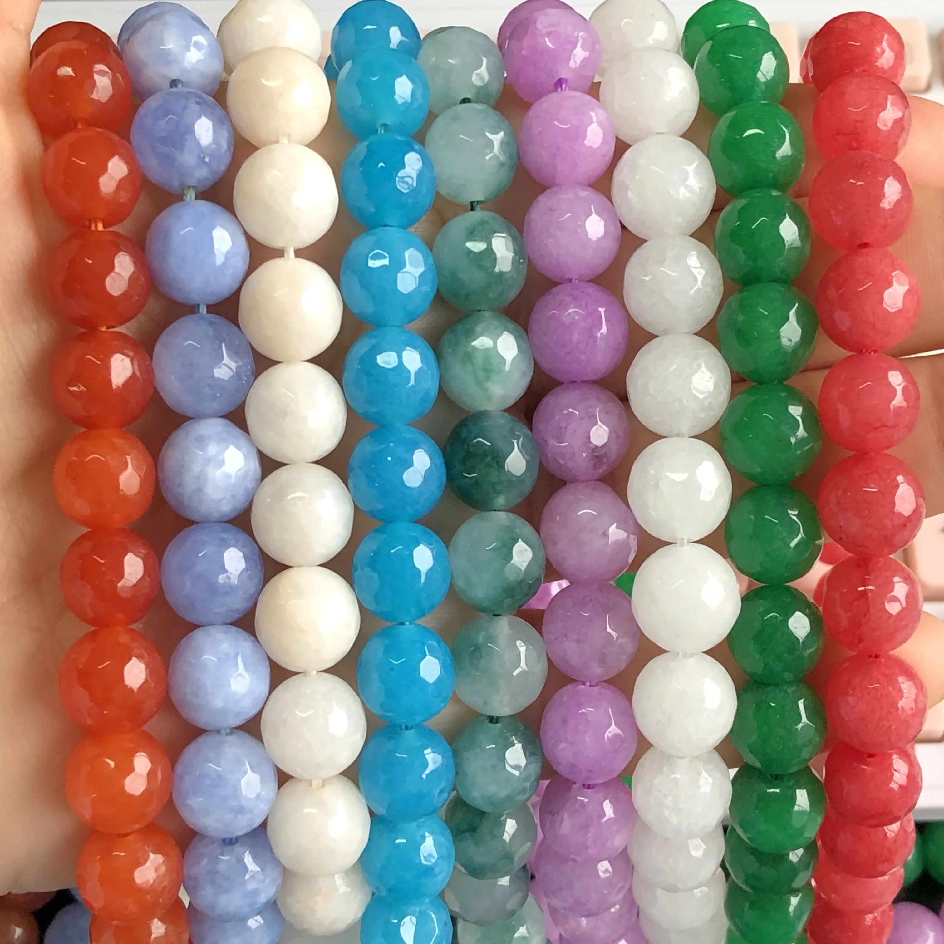 Натуральный граненый темно зеленый халцедон белый Нефритовый камень круглые