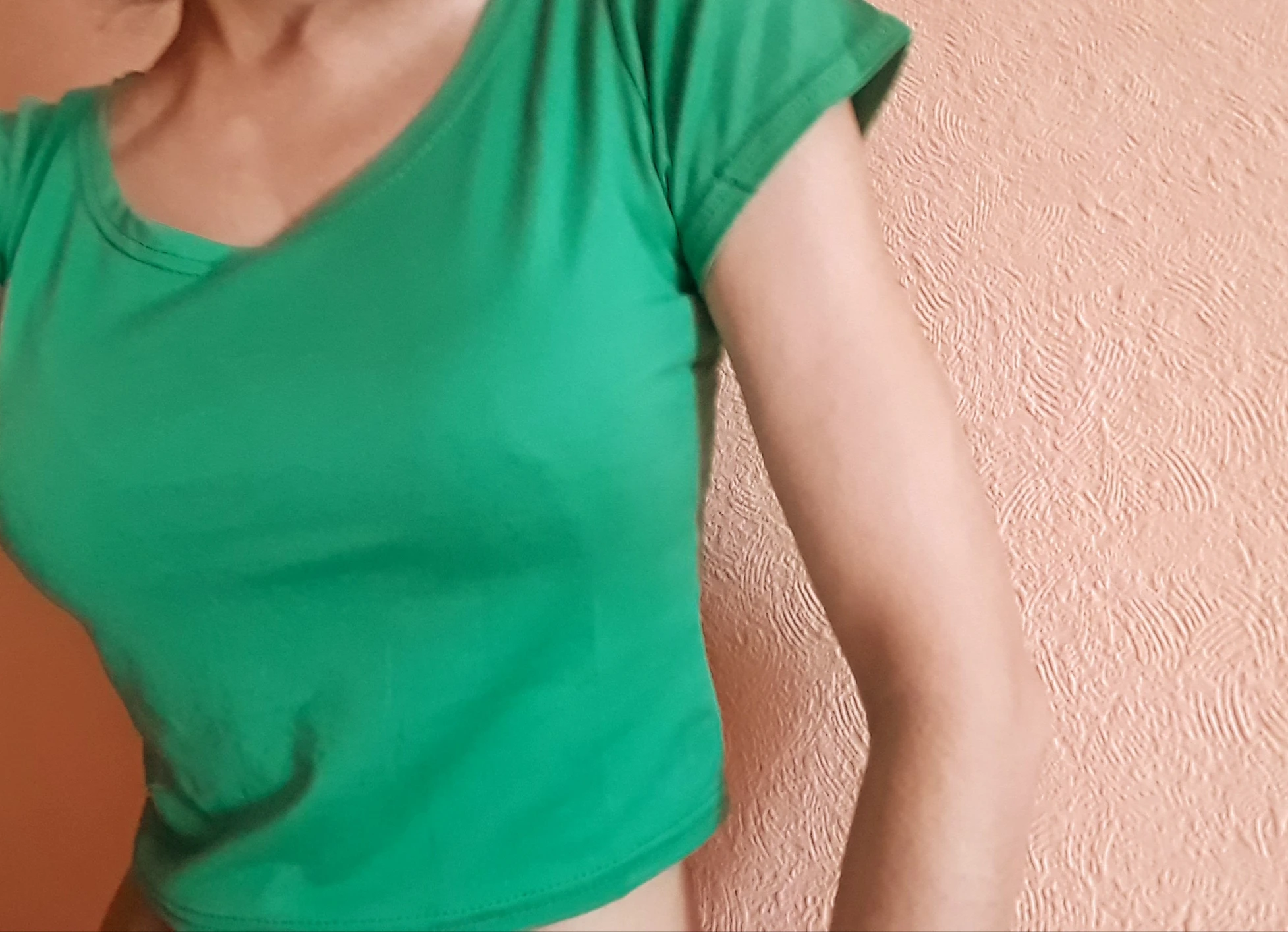 Кроп-Топ женский однотонный с высокой талией и коротким рукавом 11 цветов |