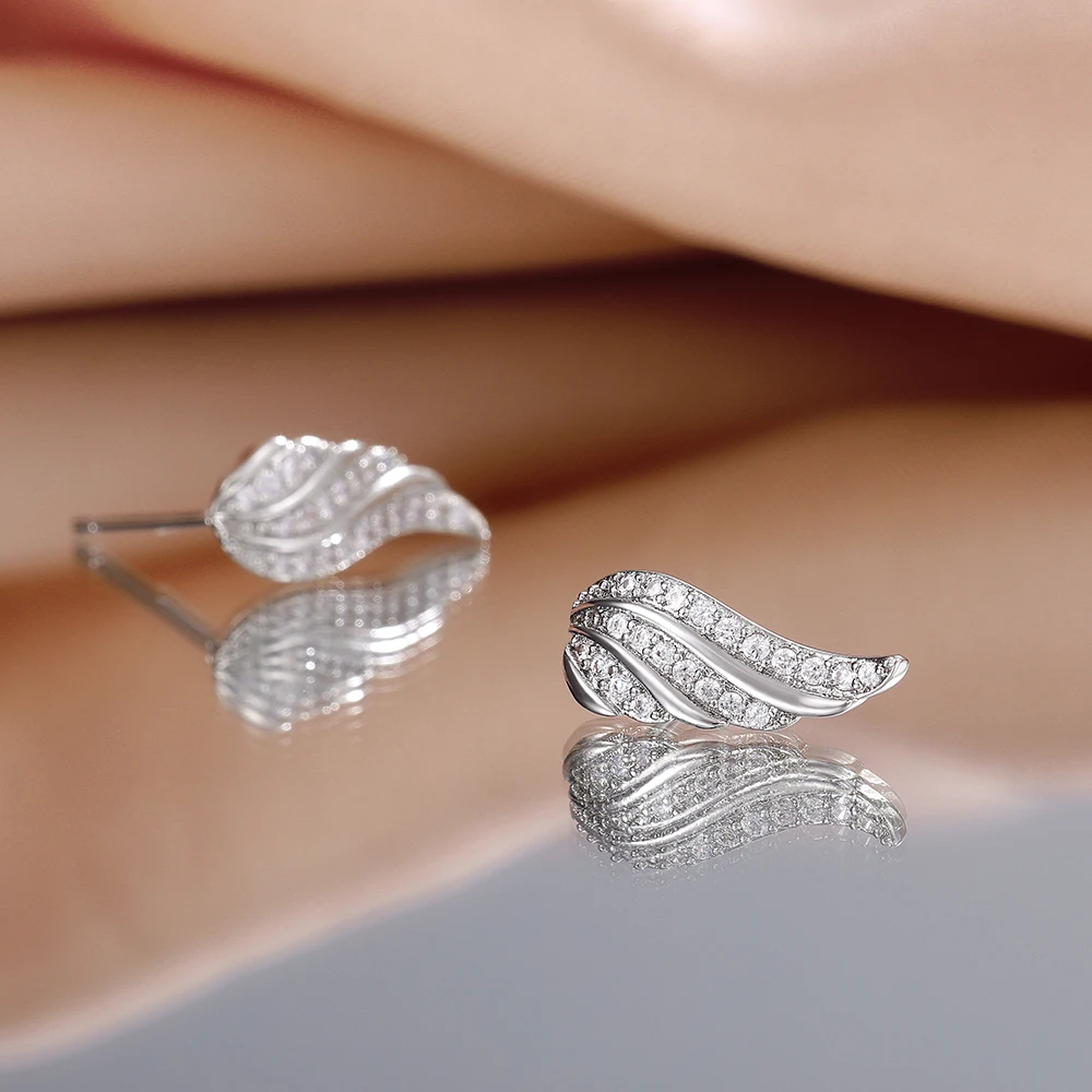 Женские серьги-гвоздики в форме крыла