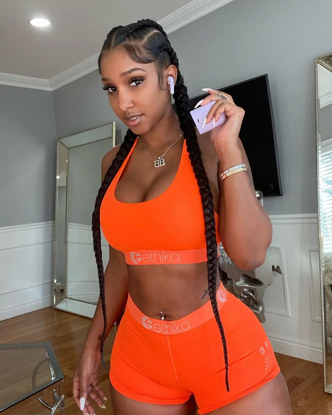 

ETHIKA Hot Sale 2021 O-neck Keep Fit Running Vintage Striped Print Lady 2 Pieces Set Sleeveless SHort Pant Lady Two Piece Set