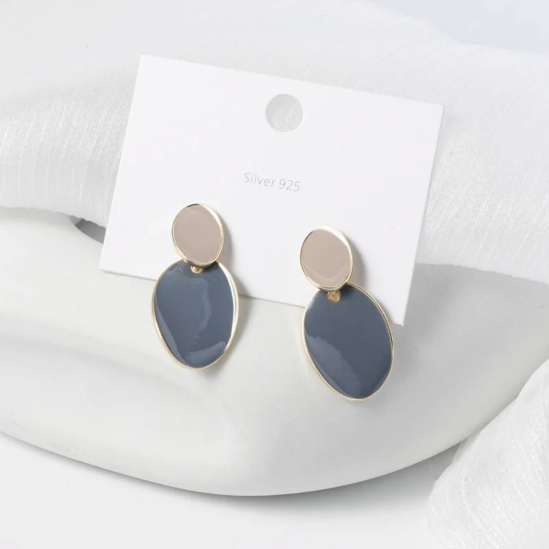 

Elegant Temperament Earrings Morandi High-End Ear Stud Simple And Versatile French Retro Earrings