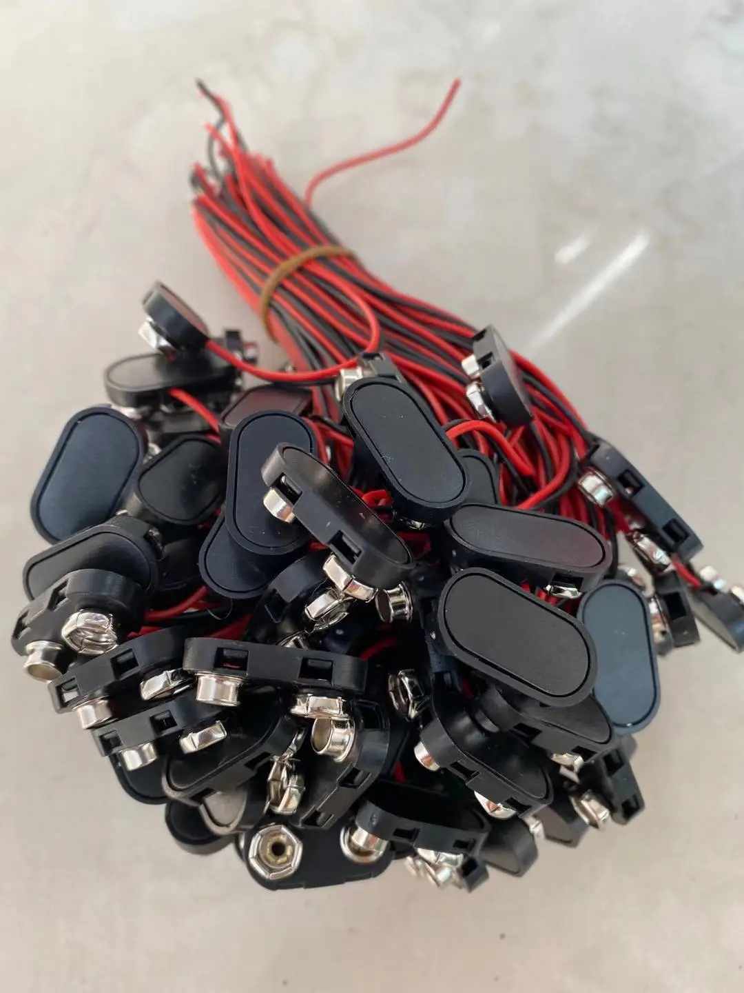 

100pcs 9V Battery Snap Hard Shell DC Snap on Strap Battery Holder Clips ConnectorsT Type Buckle 15cm Lead Wire Cable Butt Plug