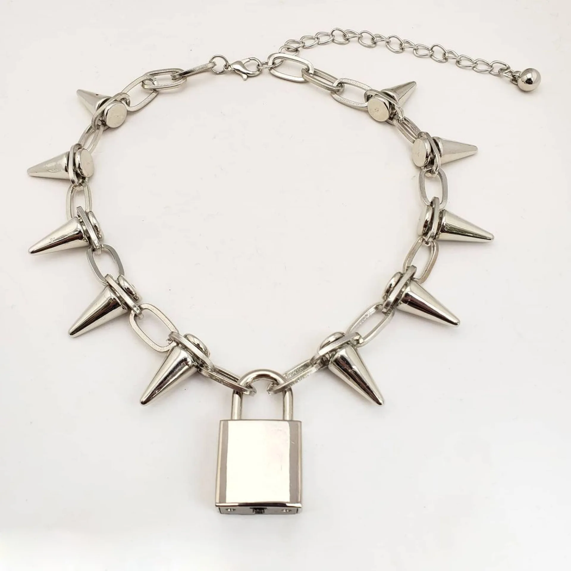 

Gothic Punk Metal Wings Cross Lock Pendant Necklaces for Men Women Vintage Rivet Spike Bullet Chains Choker Fashion Jewelry Cool