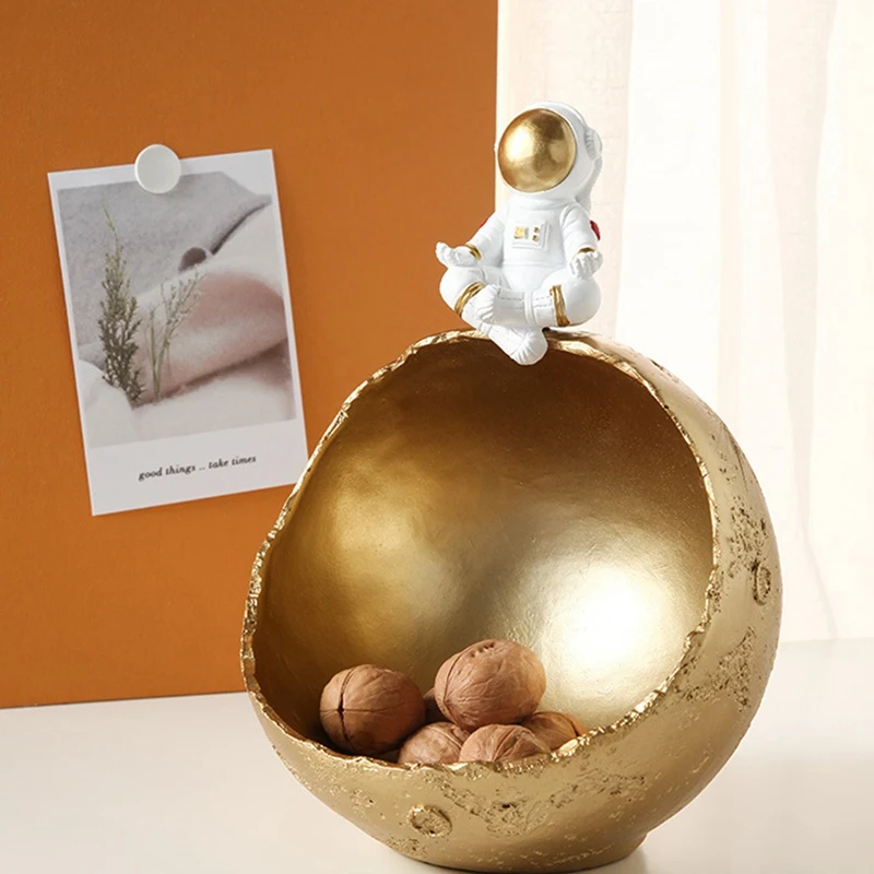 

Creative Key Resin Storage Organizer,Astronaut/Spaceman Sitting Moon Model Snack Box for Home Decorations