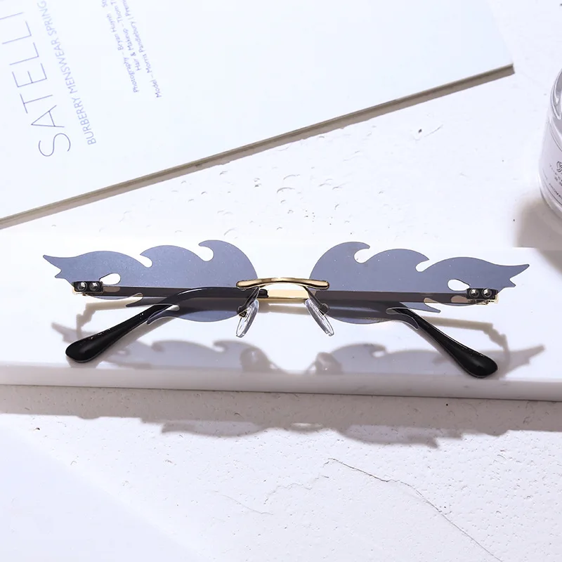 Стильные Солнцезащитные очки для женщин и мужчин без оправы в форме пламени