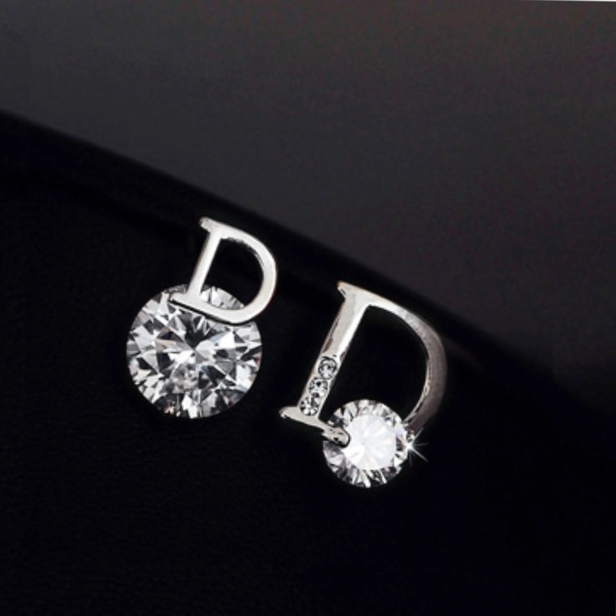 

Fashion European and American personality shiny D letter asymmetric Earrings sexy party queen fashion trendsetter lady Earrings