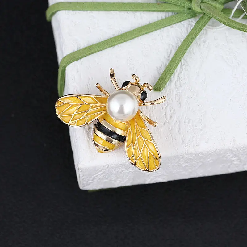 

Brooches for Women Luxury Fashion Crystal Stone Broche Jewelry Gold Color Party Female Pearl Strass Lapel Pin Animal 2020 Trendy