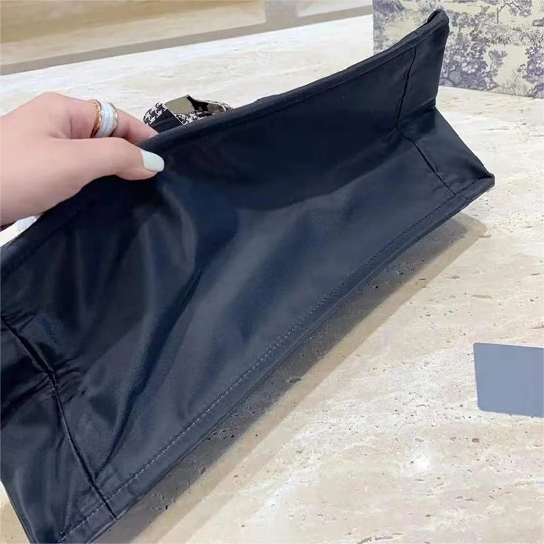 

High-end Niche Handbags Large-capacity Large Bags Female Beautiful Cool New Trend Black Rhombus Bow Summer Messenger Wild Tote