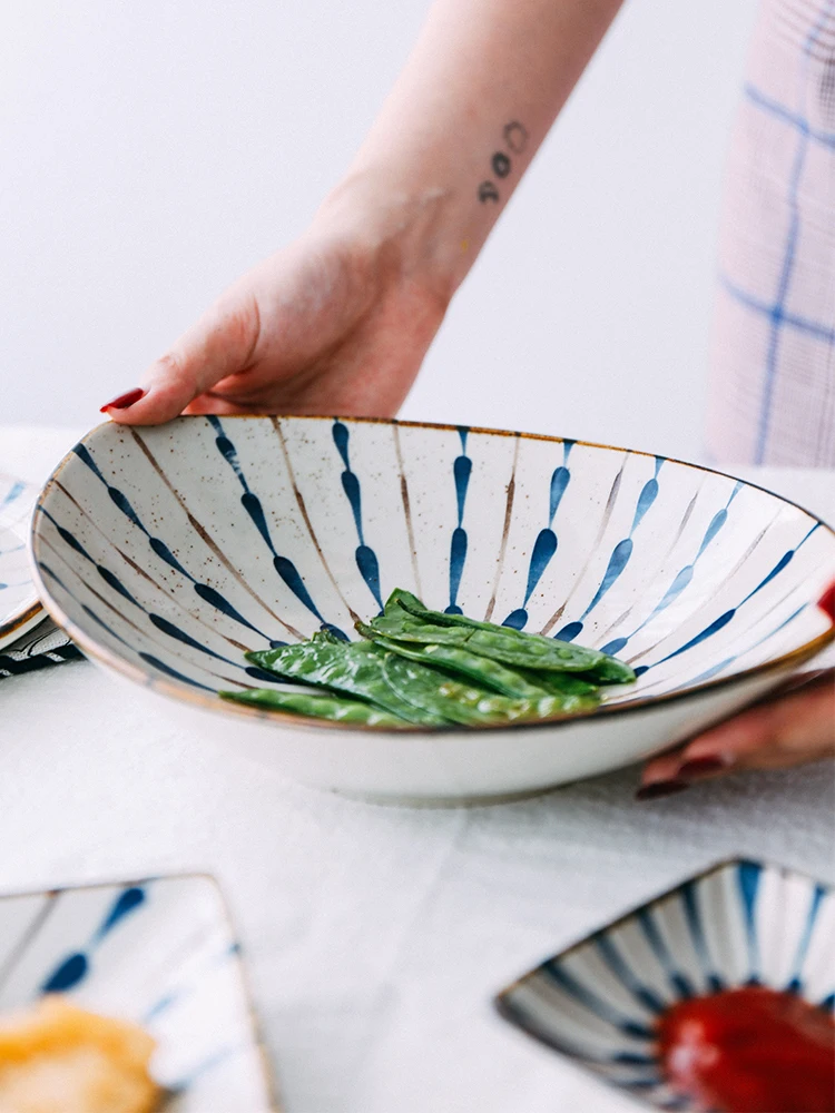 Дома в японский глазури вниз окрашенные фарфоровая кружка домашней посуды пару