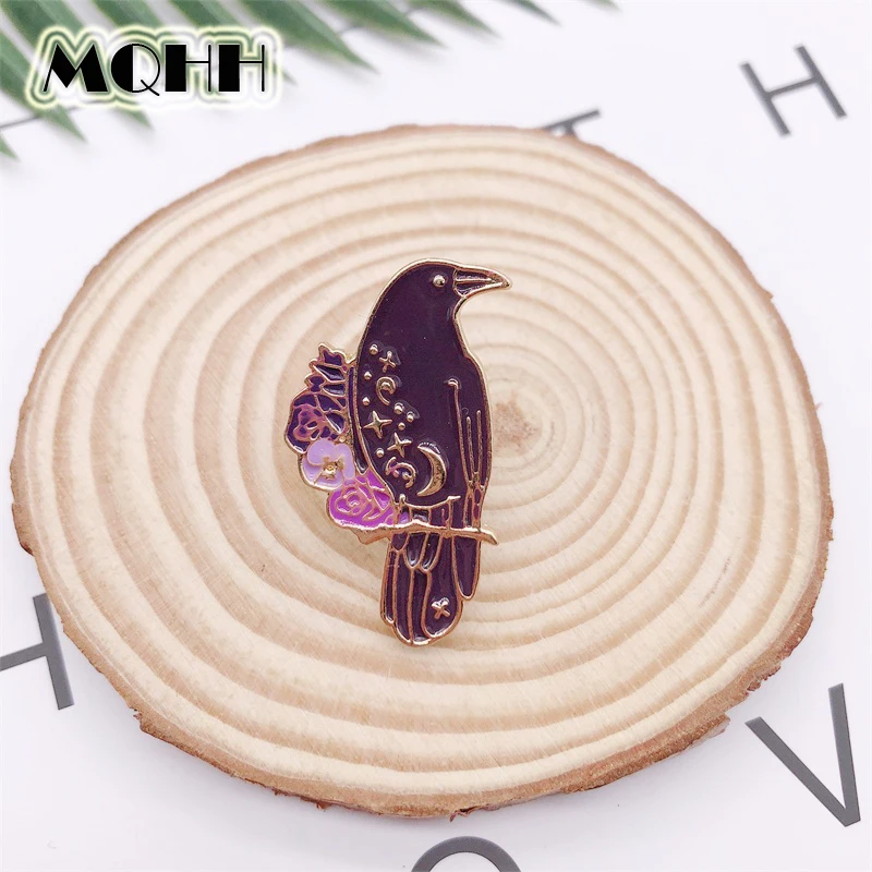 Эмалированная брошь из металлического сплава в стиле ретро с изображением