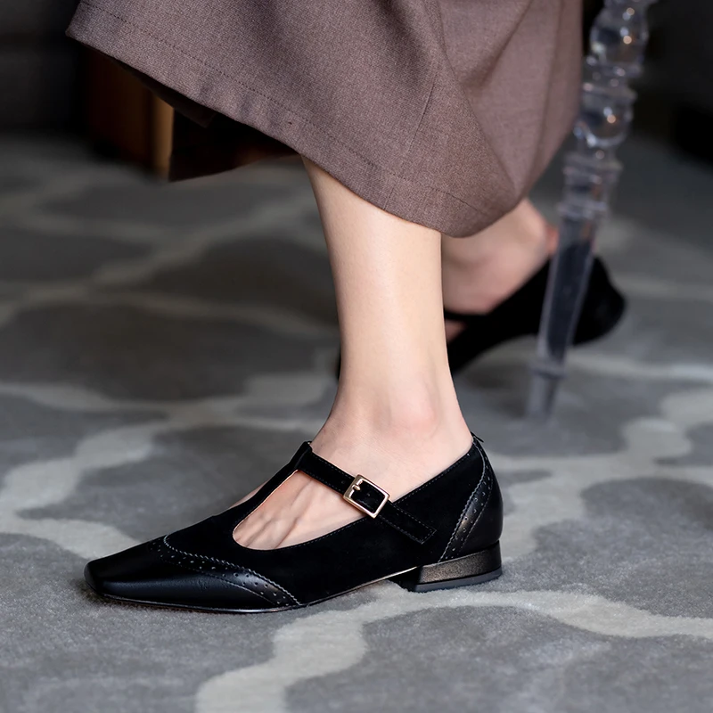 

2020 spring and autumn new fashion wild carved stitching retro single shoes female simple thick heel square shoes X183