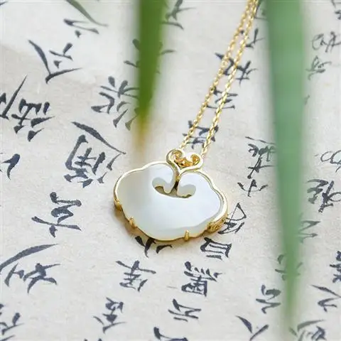 

Yunruyi Natural Hetian Jade Xiangyun Pendant S925 Sterling Silver Jade Necklace Gift Mom Birthday Gift