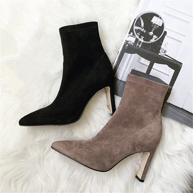Замшевые женские ботинки носки облегающие эластичные ботильоны на высоком