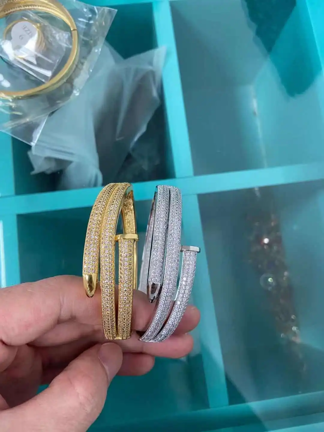 

Luxury women Gold bangle and bracelet jewelry Classic Metal copper micro pave setting bangle wedding jewelry free shipping