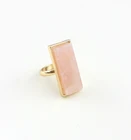 Женское кольцо из розовый кристалл кварца натурального камня, с розой, с внутренним диаметром 1,7 см, золотого цвета