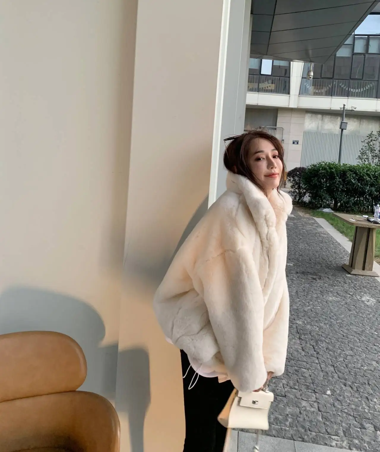 

2020 Winter Warm Faux Rabbit Fur Jacket Coat Women Casual Fashion Coat Fluffy Cozy Loose Solid Color Stand Collar Fur Coat