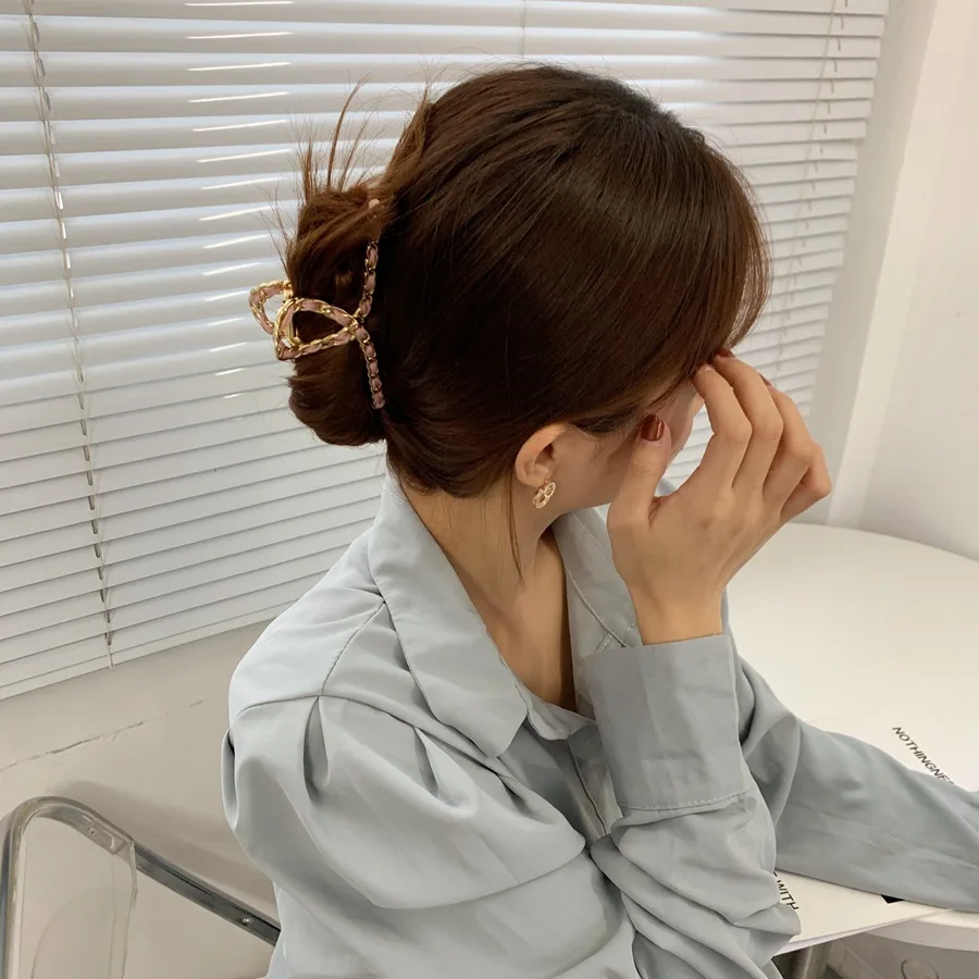 

Women Big Gold Chain Crab Hair Claws Clips Large Handmade Ribbon Wrap Metal Barrettes For Girls Ladies Hair Accessories 2021