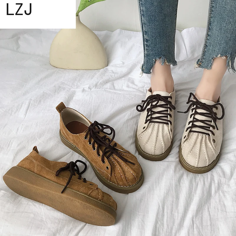 Женские туфли на плоской платформе LZJ удобные повседневные из флока шнуровке с