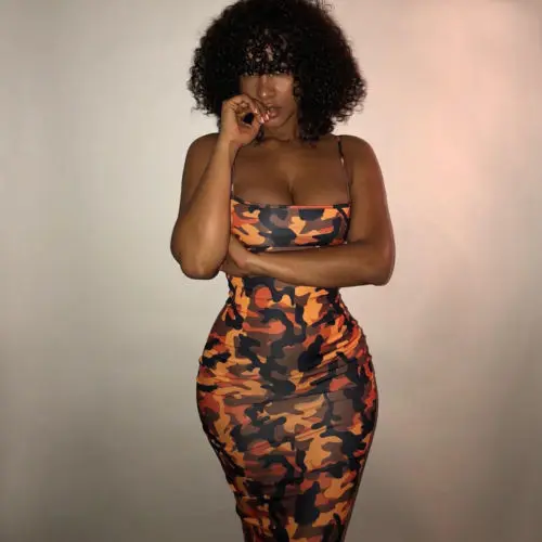 Платье женское камуфляжное без рукавов на бретелях-спагетти до колена в стиле