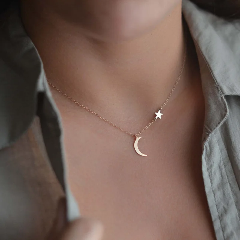 

New Fashion Ladies Simple Star and Moon Pendant Necklace New Necklace Short Clavicle Necklace Jewelry