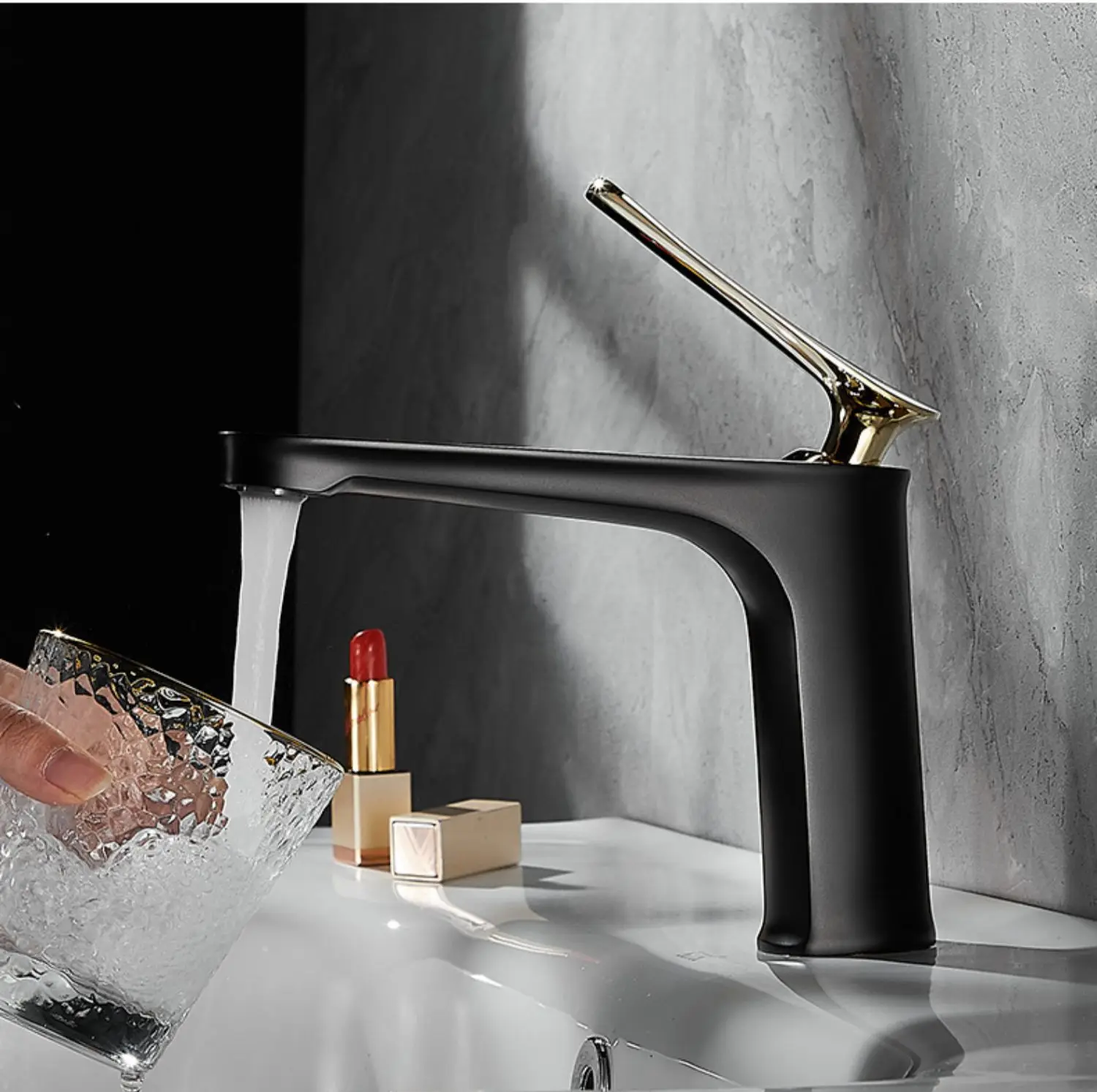 

Black Gold Bathroom Faucet Basin Faucet Mixer Tap Cold and Hot Brass Basin Tap Deck Mounted Sink Faucet With Free Hose