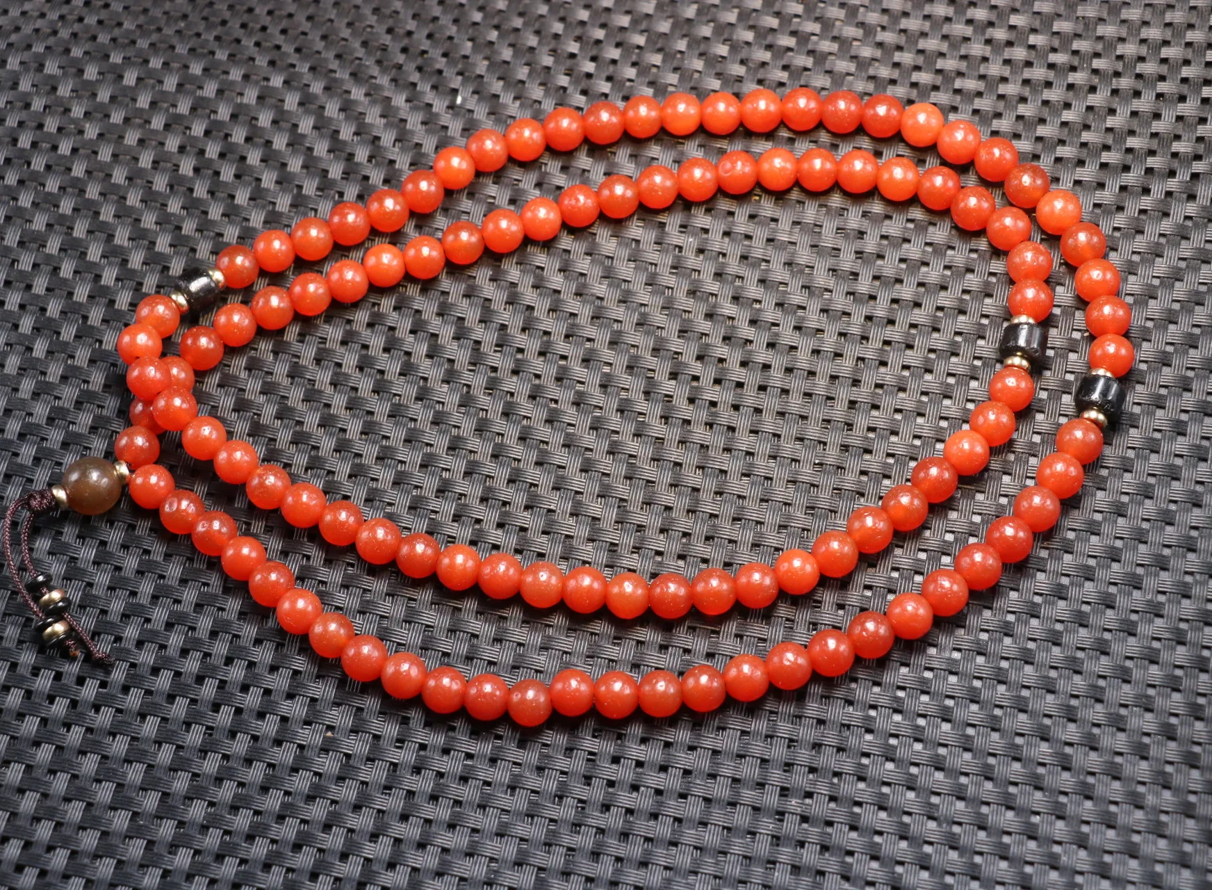 ВЕРСТЬ 210323 A1 Энергетический тибетский агат 8 мм красный дзи бусина 108 молитвенное