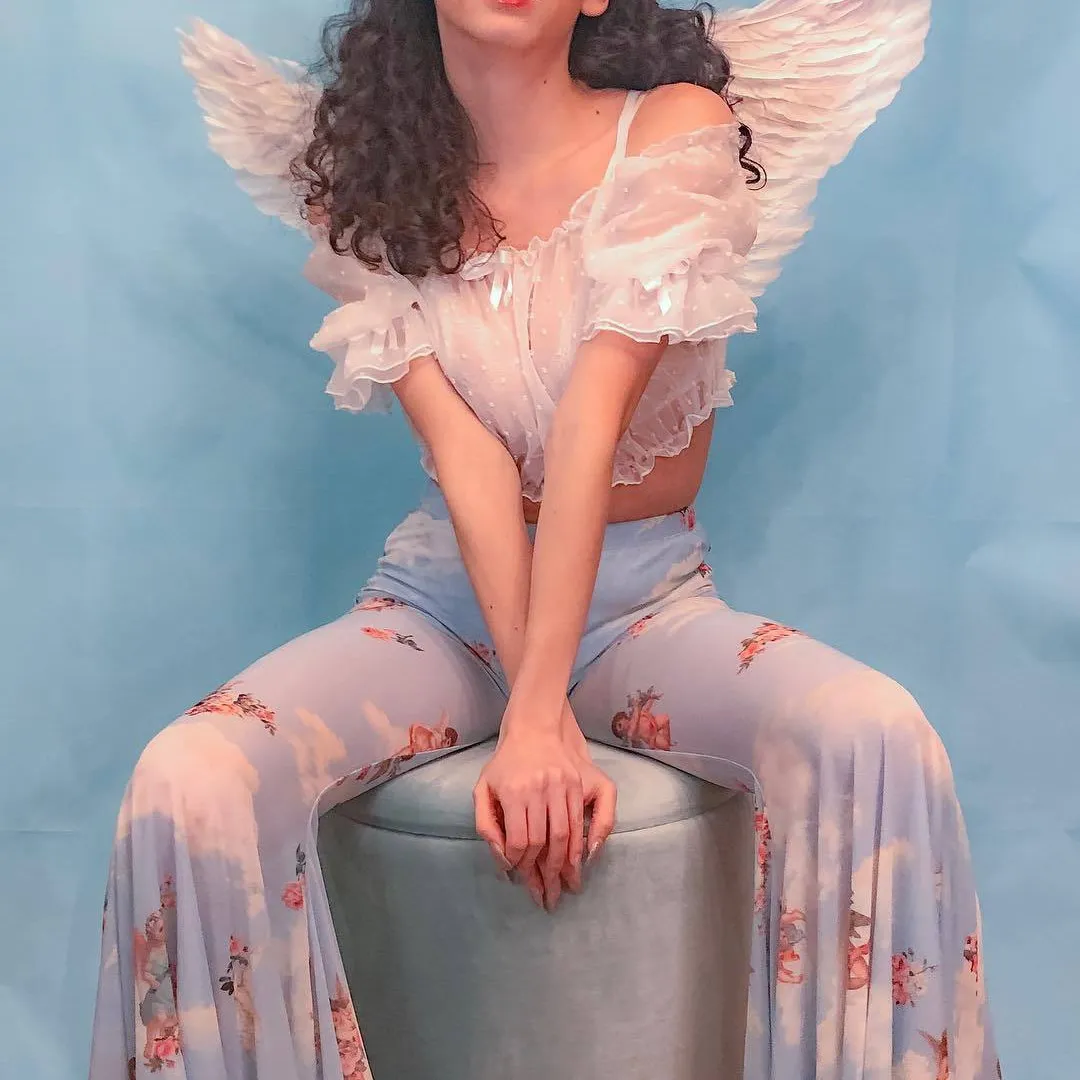 Футболка с треугольным вырезом прозрачные сетчатые брюки принтом Angel комплект из