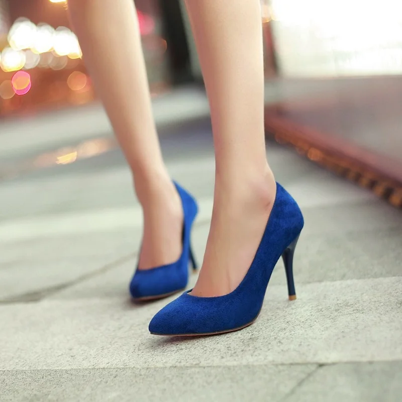 Женские босоножки из нубука на тонком высоком каблуке с острым носком в