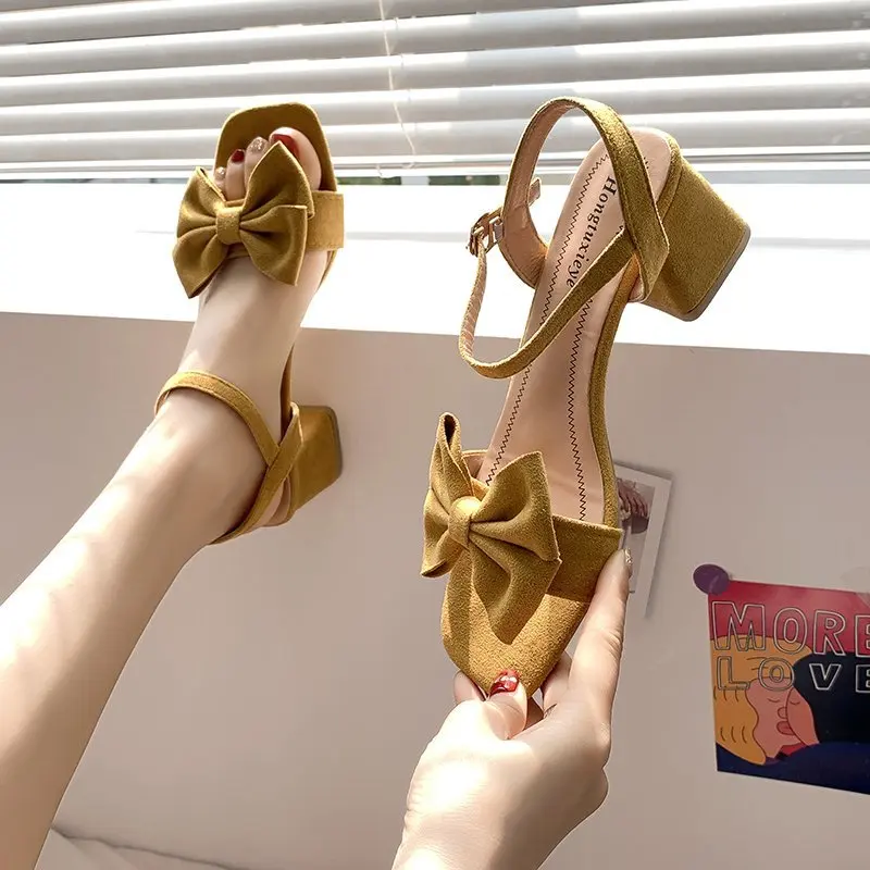 

Bow sandals female fairy wind 2021 summer new word buckle thick with high-heeled shoes women summer square head