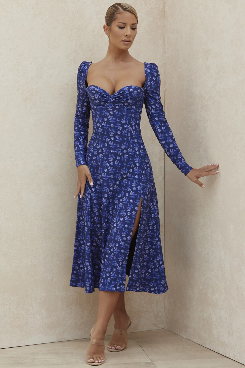 

Autumn and winter new printed Blue Floral long skirt thin and sexy