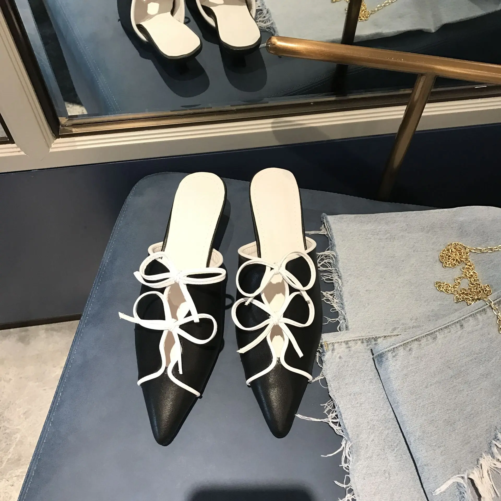 

Женские туфли-лодочки на шнуровке, с острым носком