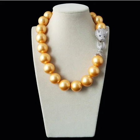 

NATURAL 20MM GOLDEN YELLOW SHELL PEARL INLAY ZIRCON LEOPARD HEAD LUXURY NECKLACE