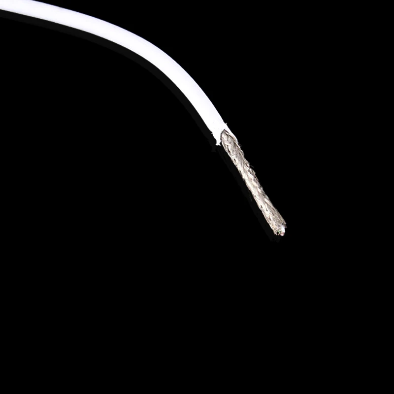 Сетевое зарядное устройство с вилкой европейского стандарта белого цвета USB для