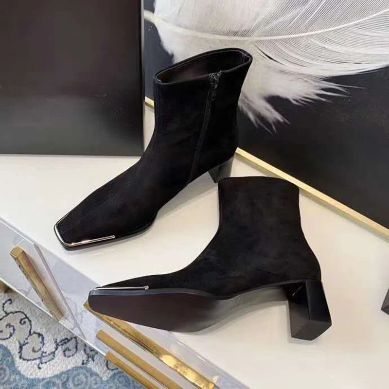 vallu 2020 autumn and winter new full cowhide plain noodle casual fashion square head iron decorative beauty short boots
vallu 2020 autumn and winter new full cowhide plain noodle casual fashion square head iron decorative beauty short boots