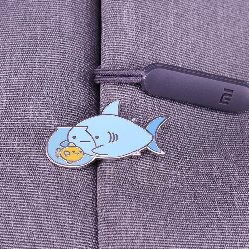 Эмалированная заколка Fishbowl в виде рыбки милые золотые и акулы винтажный