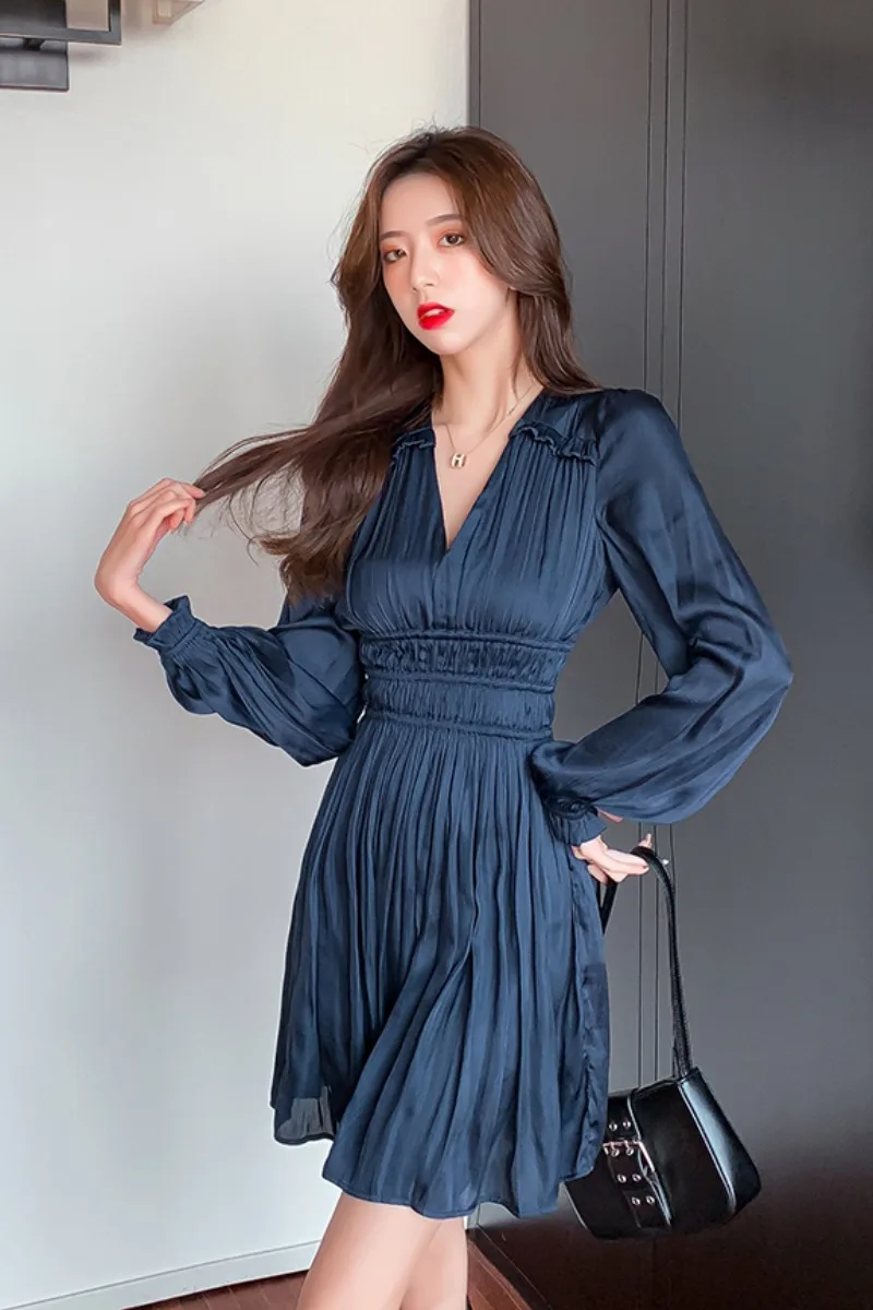 

The new small satin French ladies dress female spring gentle wind waist was thin and puff sleeves